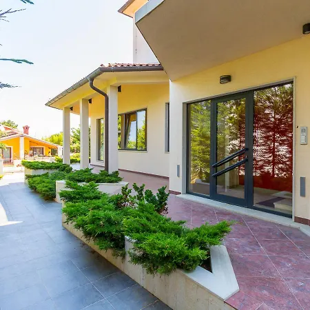 Ferienhaus Holiday Yo-yo Pula